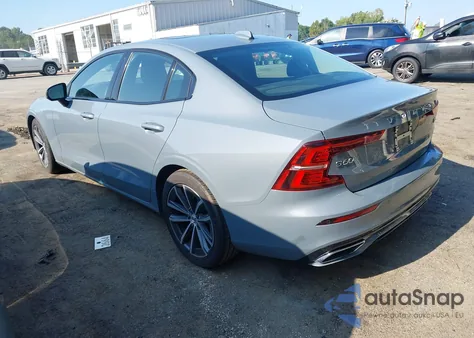 2022 Volvo S60 B5 Inscription/B5 Momentum из США, поврежденный, VIN 7JRL12FZ2NG189813